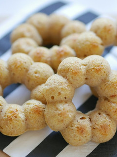 完熟柿と米油で砂糖無しの焼きドーナツ-レシピのメイン写真