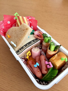 ピアノのサンドイッチ♪キャラ弁♡-レシピのメイン写真