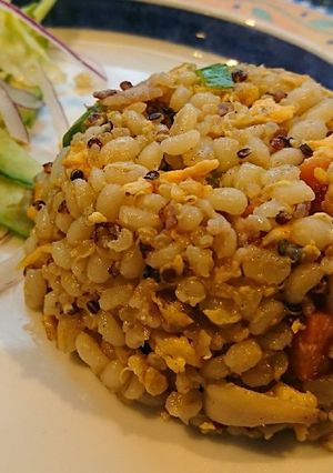 餅麦キヌアで♥️米抜きヘルシー炒飯-レシピのメイン写真
