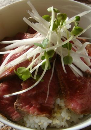 ローストビーフ完成形＊ローストビーフ丼-レシピのメイン写真