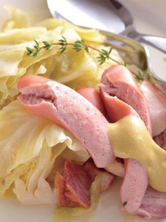キャベツとベーコン、ソーセージのハーブ煮-レシピのメイン写真