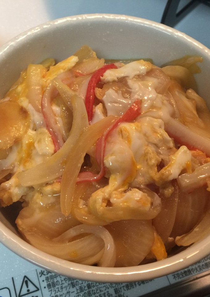 たっぷり玉ねぎとカニカマのとろとろ玉子丼-レシピのメイン写真