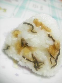 ❤塩昆布&クルミ❤ DE おにぎり-レシピのメイン写真