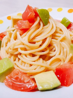 簡単!トマトとアボカドのパスタ-レシピのメイン写真