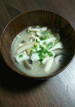 たっぷりきのこのお味噌汁-レシピのメイン写真