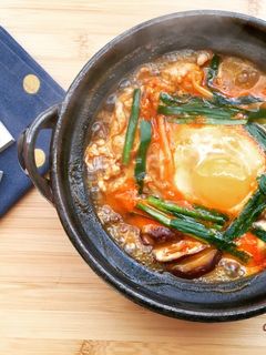 【簡単】お家で出来る旨辛キムチチゲうどん-レシピのメイン写真