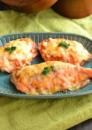 子供喜ぶ！生鮭のピザチーズ焼き-レシピのメイン写真