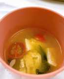 【つどいごはん】トマトと小松菜のお味噌汁