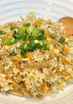 ランチやお弁当に。きんぴらごぼうとにんじん炒飯-レシピのメイン写真