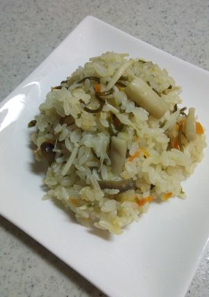 簡単！きのことささめの炊き込みご飯-レシピのメイン写真