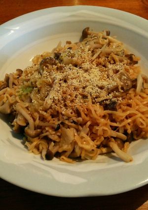 しめじとキャベツでチキンラーメン焼きそば-レシピのメイン写真