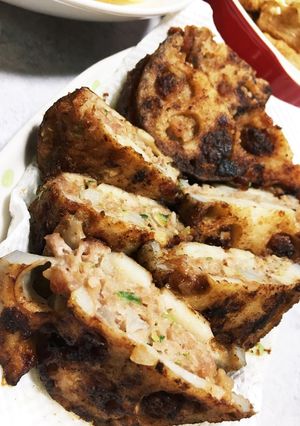 余った餃子のあんでレンコンのはさみ焼き♪-レシピのメイン写真