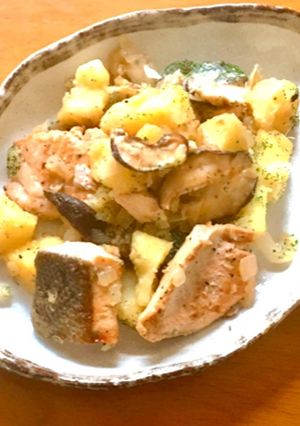 鮭とジャガイモのガーリックバター炒め-レシピのメイン写真