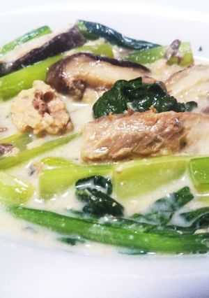 鯖缶で簡単★しいたけ小松菜の濃厚豆乳煮-レシピのメイン写真