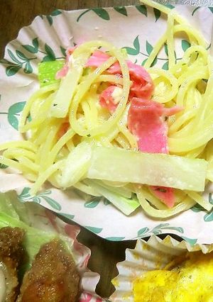 ２つ割にしたパスタでセロリ入りサラダ-レシピのメイン写真