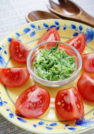 トマト＆紅茶入り豆苗ソースで、サラダ-レシピのメイン写真
