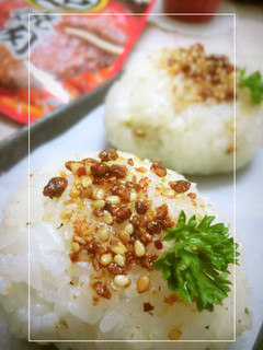 spicy〰な 焼き肉風味のおむすび-レシピのメイン写真