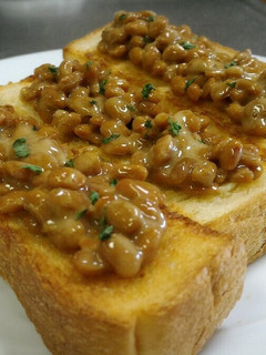 簡単♪意外に◎な納豆ガーリックトースト-レシピのメイン写真