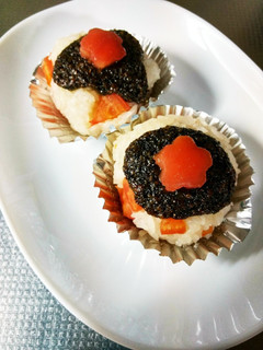 トマトご飯で紅茶の味噌おにぎり-レシピのメイン写真
