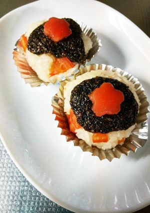 トマトご飯で紅茶の味噌おにぎり-レシピのメイン写真