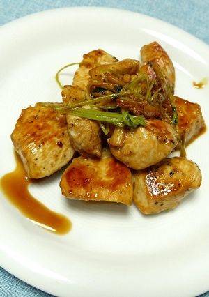 簡単！鶏むねと豆苗キノコの蒸し焼き-レシピのメイン写真