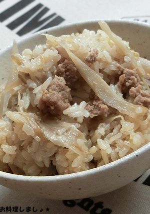 ひき肉とゴボウのオイスター炊き込みご飯-レシピのメイン写真
