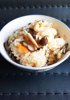 キノコの炊き込みご飯(^ω^)-レシピのメイン写真
