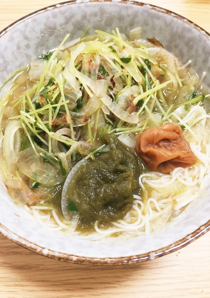 寒い日に♪玉ねぎと豆苗の白だしにゅうめん-レシピのメイン写真