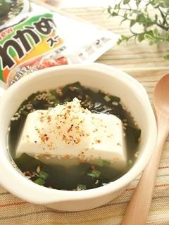 湯豆腐じゃないよ!絹ごし入りわかめスープ-レシピのメイン写真