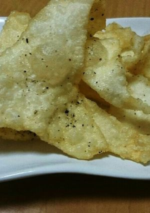 残った餃子の皮でサク!パリ‼簡単おつまみ-レシピのメイン写真