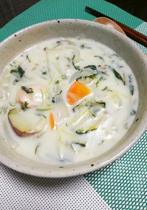 水菜と鮭で、クリームシチュー-レシピのメイン写真