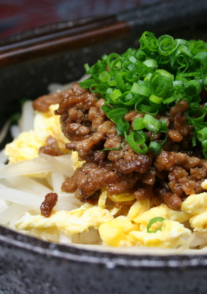 もやしとそぼろの給料日前丼-レシピのメイン写真