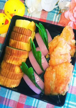 お弁当に かまぼこに絹さやはさむだけ～-レシピのメイン写真