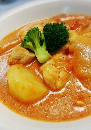 トマト缶と鶏胸肉【赤いクリームシチュー】-レシピのメイン写真