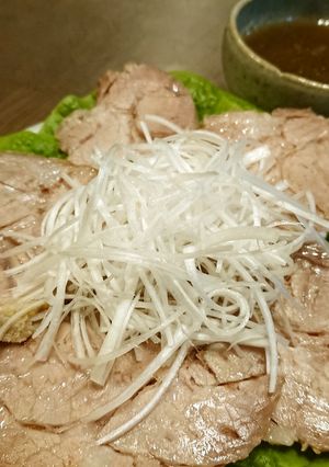 ネギをたっぷり！塩麹漬け蒸し豚-レシピのメイン写真