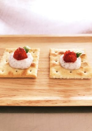 紅茶葉入りヨーグルトのカナッペ-レシピのメイン写真
