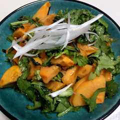 รูปของ 柿と菊菜のサラダ