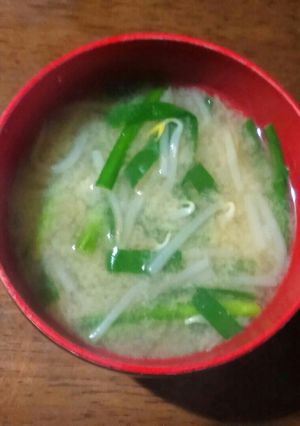 意外と美味しい♡ニラともやしの味噌汁-レシピのメイン写真