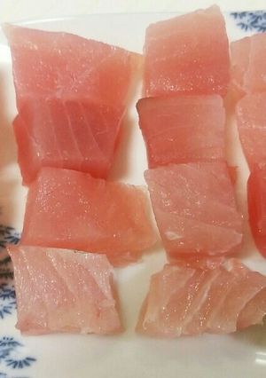 ビンチョウマグロのブロックをお刺し身に。-レシピのメイン写真
