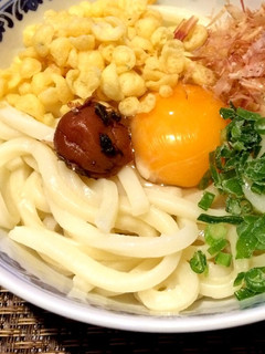 白だしと梅で簡単さっぱり!釜玉うどん-レシピのメイン写真