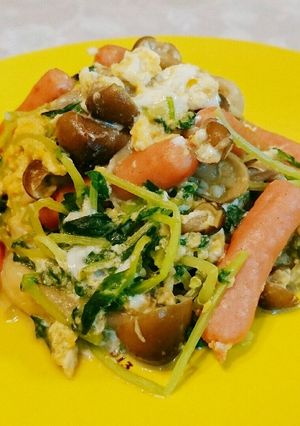 簡単!豆苗とウインナーの玉子炒め-レシピのメイン写真