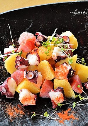 タコとカラフルポテトを炒めておうちバル-レシピのメイン写真