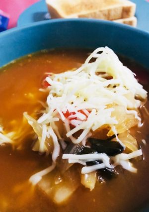 簡単 キムチ鍋のキューブで トムヤム風-レシピのメイン写真