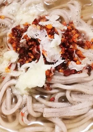 お試しあれ!ラー油・オン・蕎麦-レシピのメイン写真