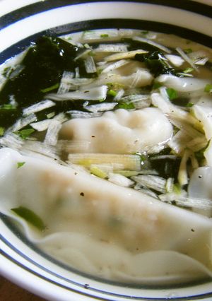 健康法師の　餃子を入れて満腹わかめスープ-レシピのメイン写真