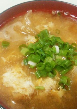 タマネギと溶き卵の味噌汁(合わせ味噌)-レシピのメイン写真