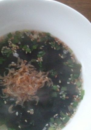 あみえびショウガパウダー入りわかめスープ-レシピのメイン写真