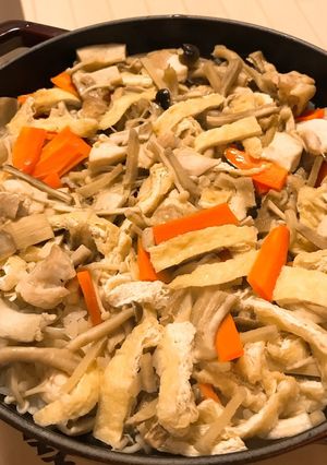 ストウブ鍋で、きのこの炊き込みご飯^_^-レシピのメイン写真