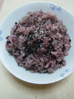 レンジで超簡単!黒米で赤飯もどき-レシピのメイン写真