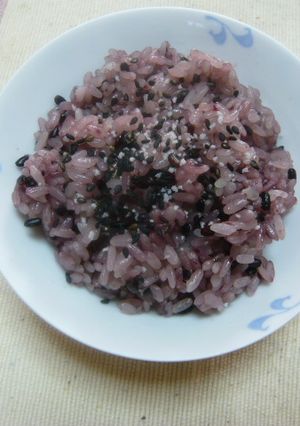 レンジで超簡単！黒米で赤飯もどき-レシピのメイン写真